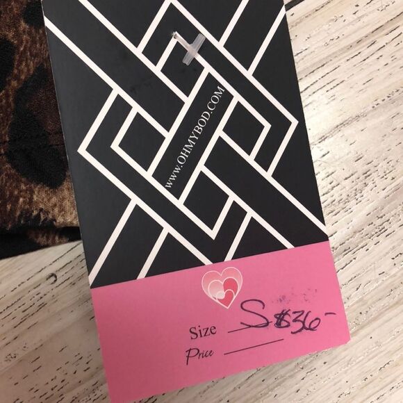 OH MY BOD Leopard bralette. Non-padded workout top sports bra size L - Picture 5 of 7